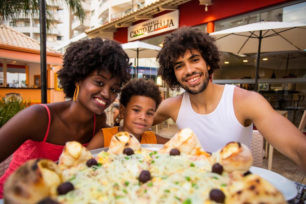 Wyndham Olimpia Royal Hotels Exterior foto A family from Cape Verde