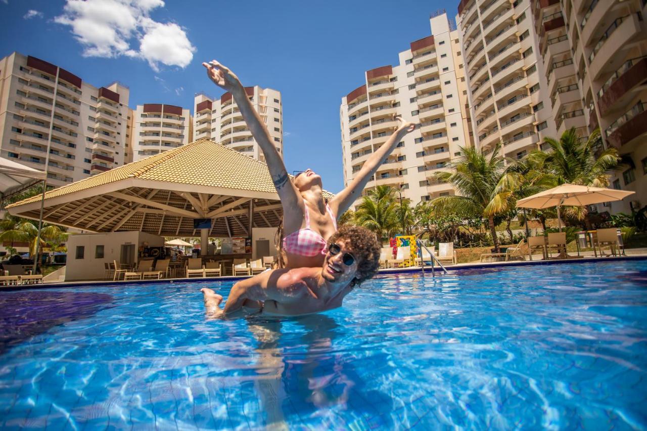 Wyndham Olimpia Royal Hotels Exterior foto A couple at the pool