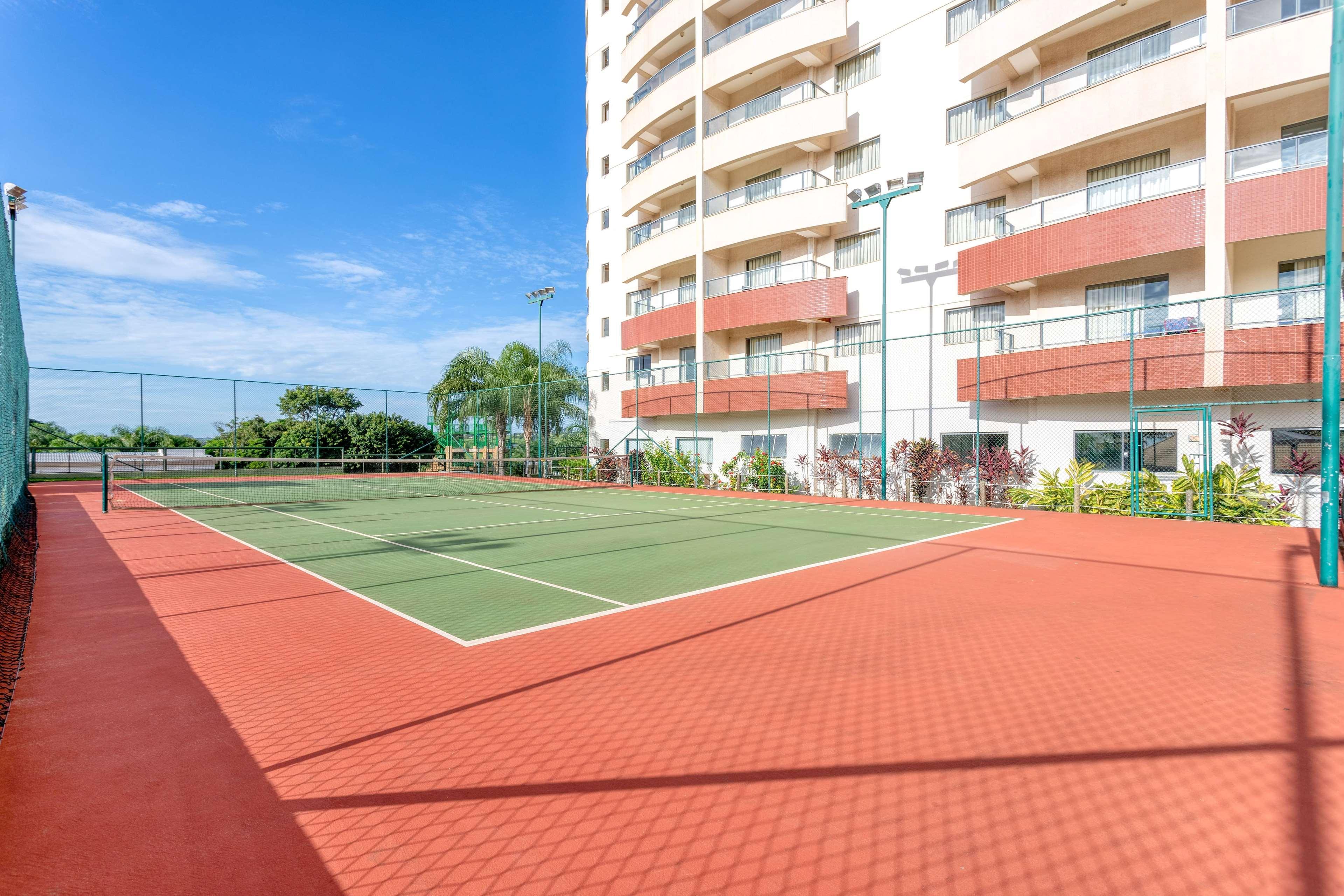 Wyndham Olimpia Royal Hotels Exterior foto Tennis Courts