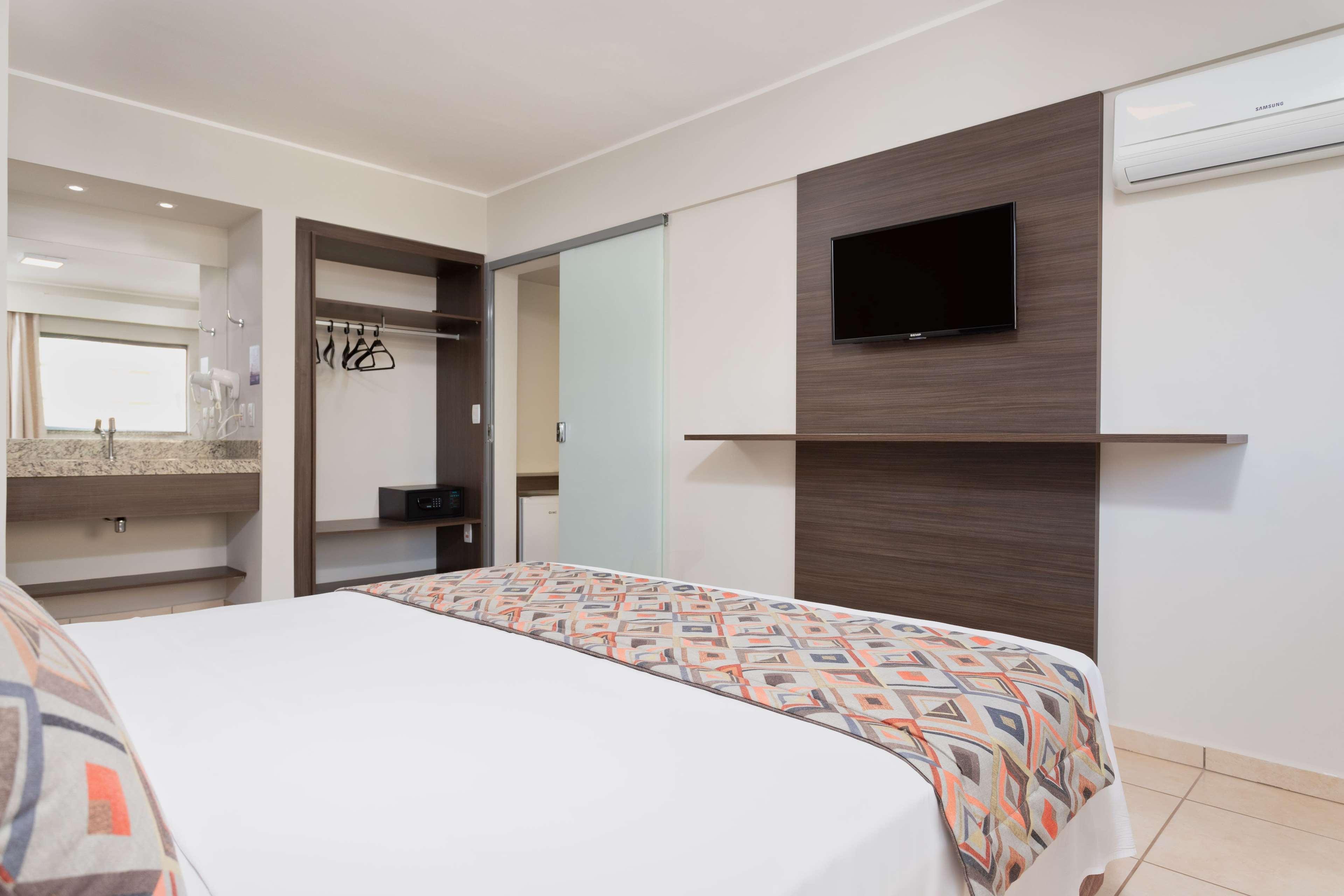 Wyndham Olimpia Royal Hotels Exterior foto A room at the hotel
