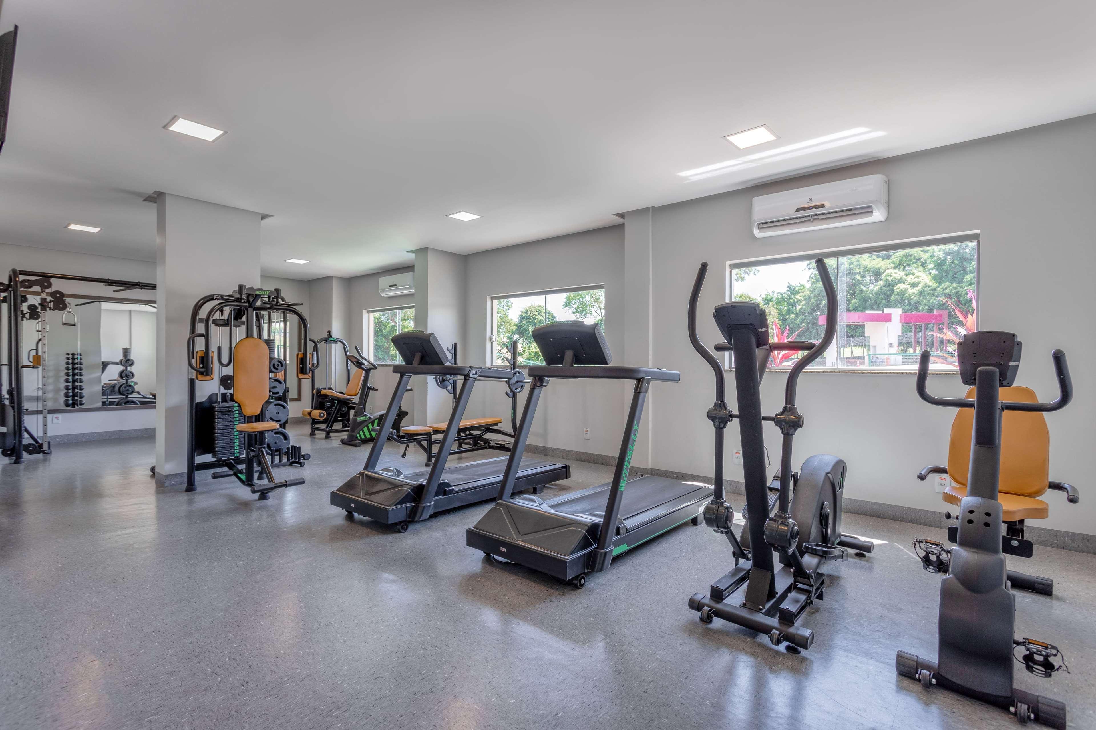 Wyndham Olimpia Royal Hotels Exterior foto A gym in a hotel