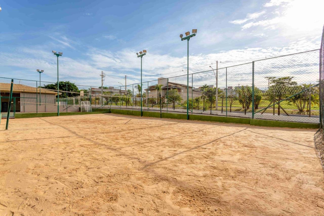 Wyndham Olimpia Royal Hotels Exterior foto A beach tennis court in Rio de Janeiro, Brazil